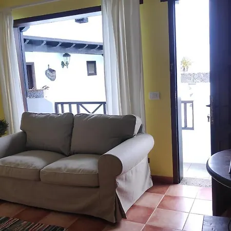 Aptos Con Piscina El Flamboyan 1 *