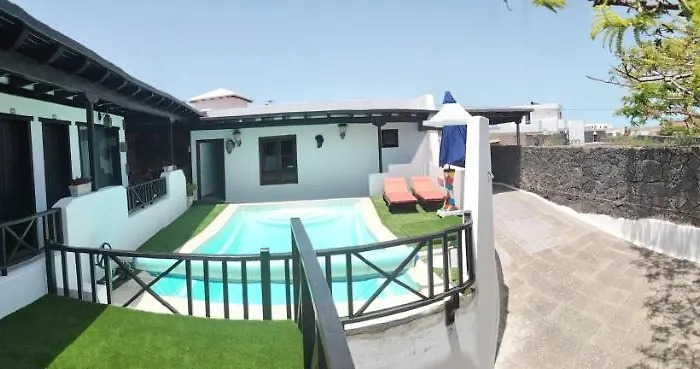 Aptos Con Piscina El Flamboyán 1 Apartamento *